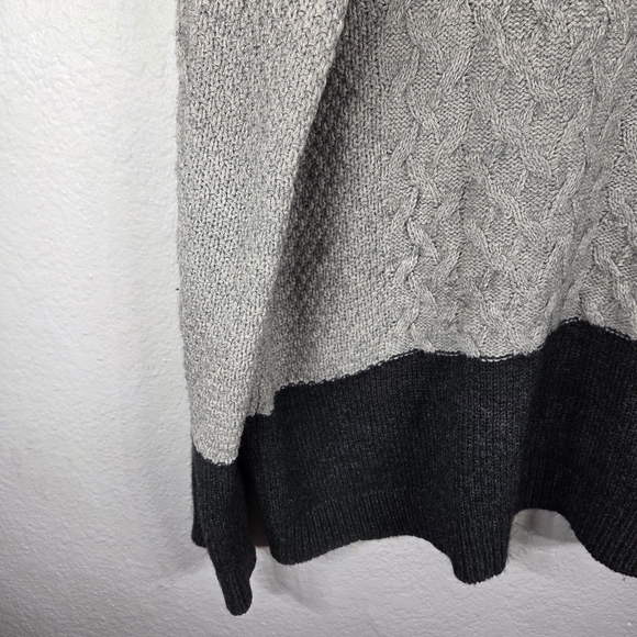 Vince Grey Colorblock Cable Knit Crewneck Sweater Size M Yak & Wool Blend - Picture 11 of 16